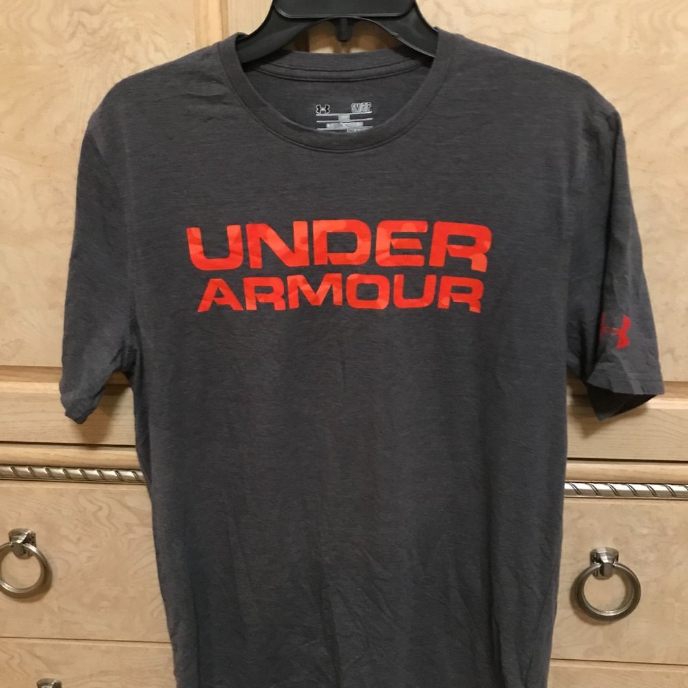 Men's Under Armour athletic tee-size small